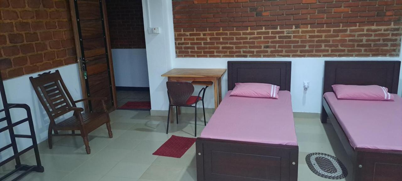 Madu River Edge Hotel Балапития Екстериор снимка
